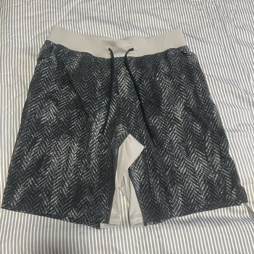 Men’s Lululemon Gray Athletic Shorts Large